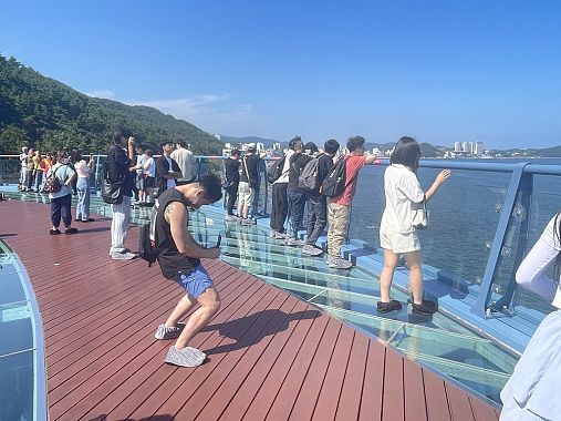  Persone camminano sul Cheongsapo Daritdol Observatory - foto Blue Lama